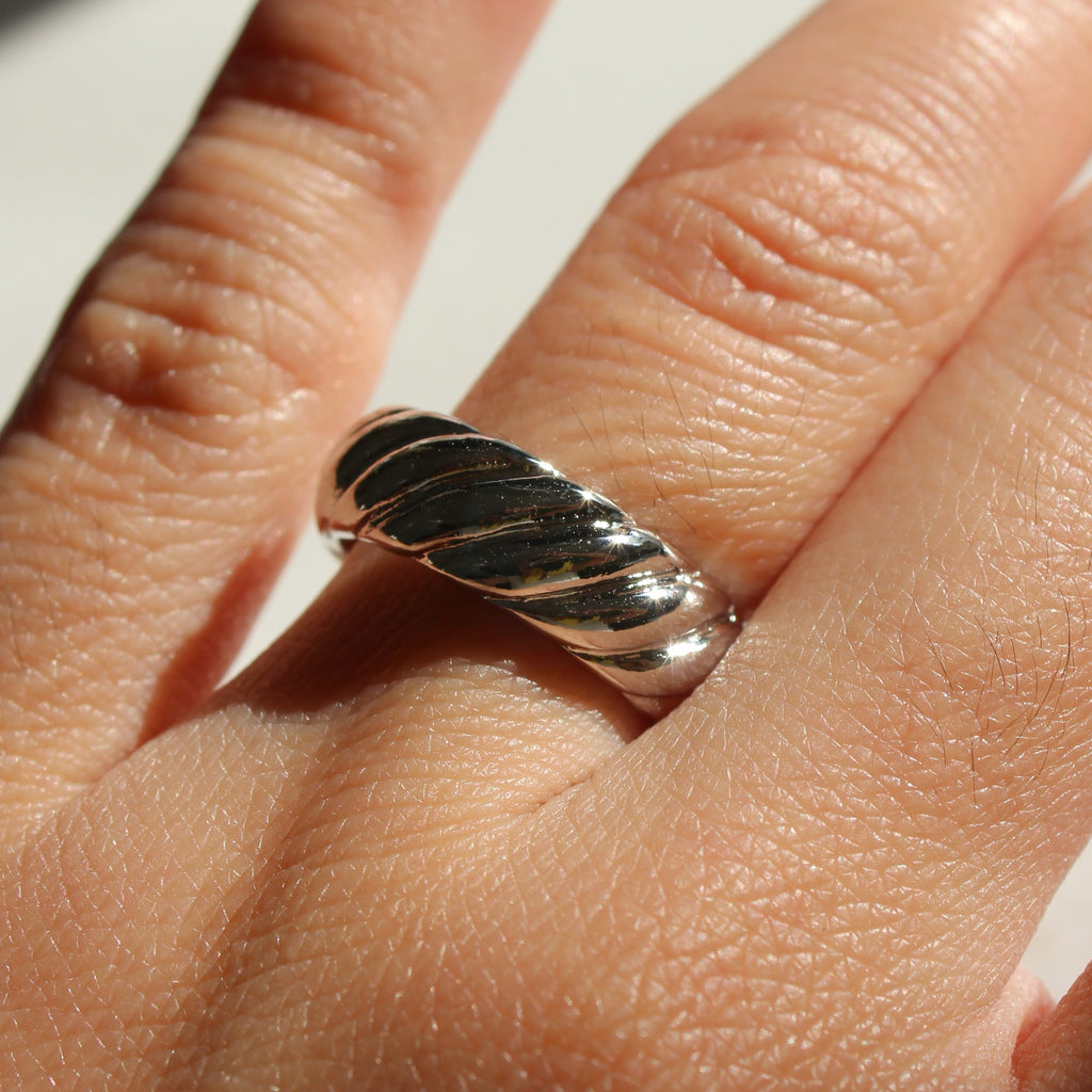 Curved Ring