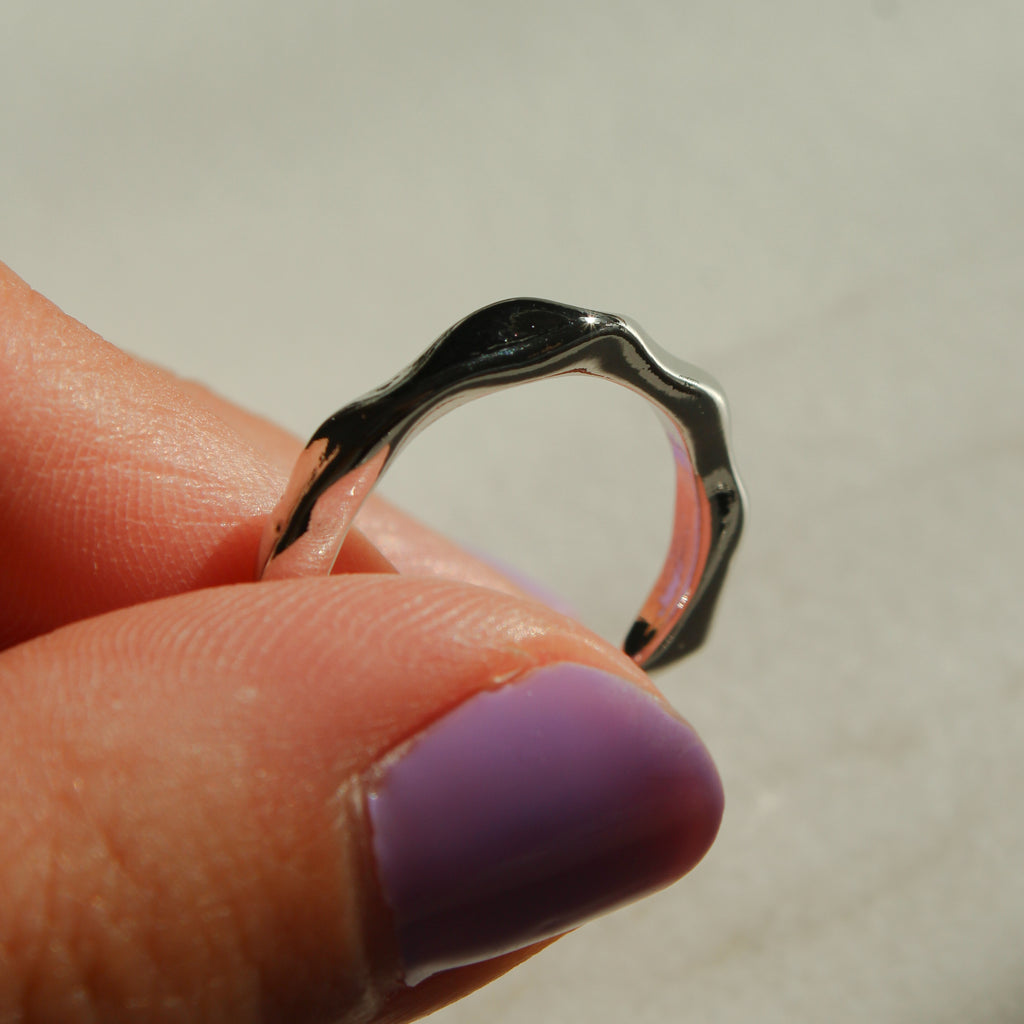 Thin Wavy Ring
